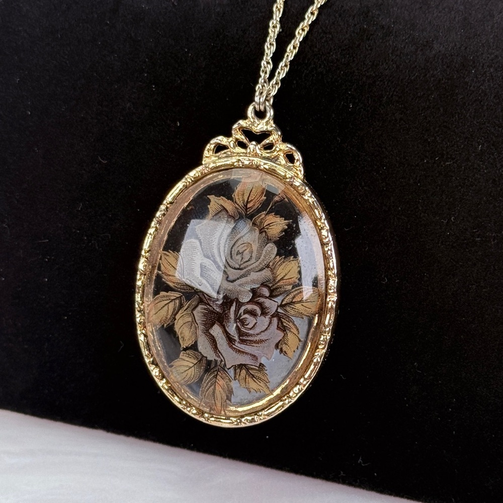 Pretty see-through floral, large pendant costume necklace